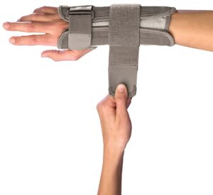 Mueller Sport Care Carpal Tunnel Wrist Stabilizer, Maximum Support, Model 62011 Small/medium - 1.0 Ea